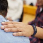 Perguntas que você pode fazer para ajudar uma pessoa que está de Luto
